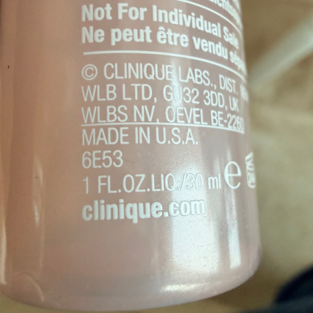 Clinique Moisture Surge Face Spray Thirsty Skin Relief MINI (1oz/30mL) - Picture 3 of 5